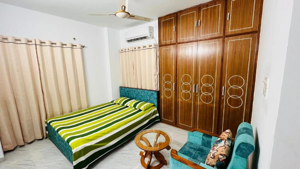 Entire Place- 4BHK Apartment Uttara Near by Airport - 2KM