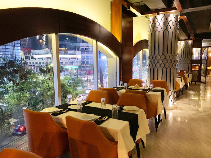 TR LOUNGE